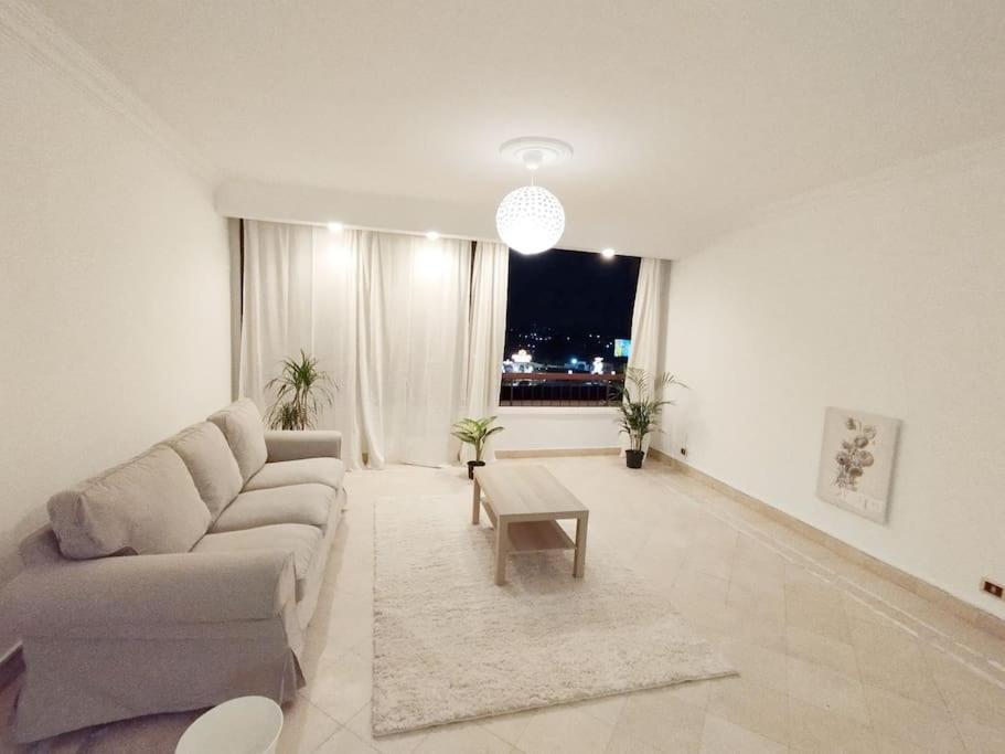 Nile White Bear Apartment